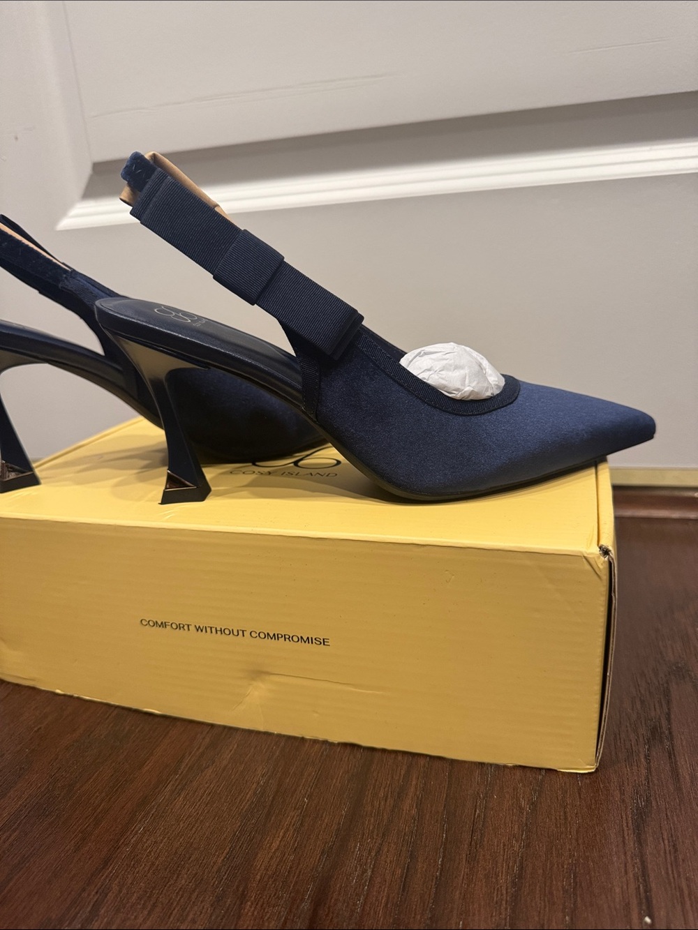 COSY ISLAND Pointed Navy Slingback Heels with Sculpted Heel - Women's Dress Pump - Picture 5 of 7